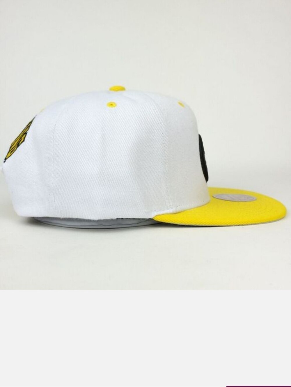 NWT Men's Mitchell & Ness White and Gold Grambling Tigers Snapback - Picture 3 of 7